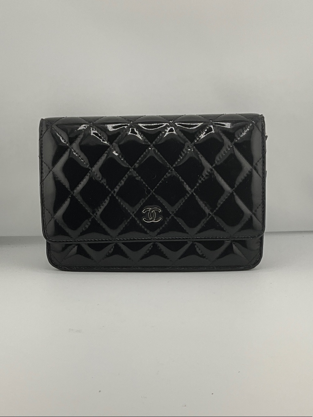 #R38 CHANEL Black Quilted Patent Mini Wallet on Chain